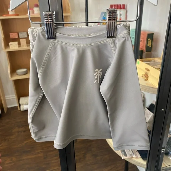 Rylee + Cru Rash Guard Set Sage Palm Print - Picture 4 of 4